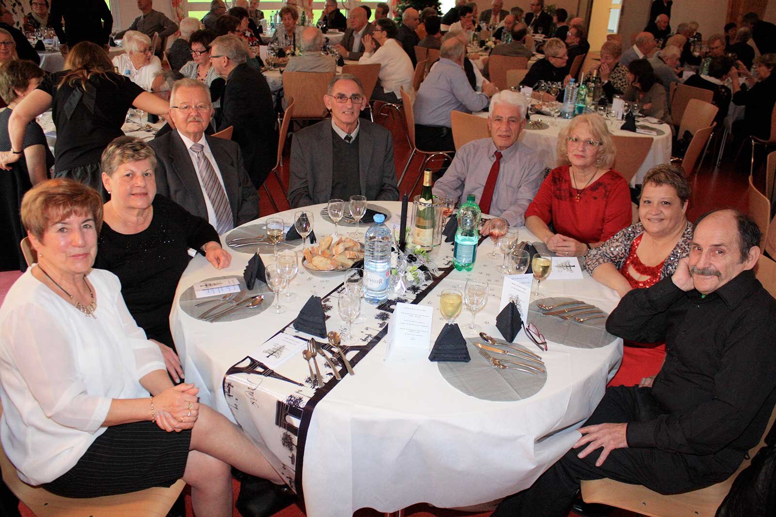 1104707988repas_anciens_16