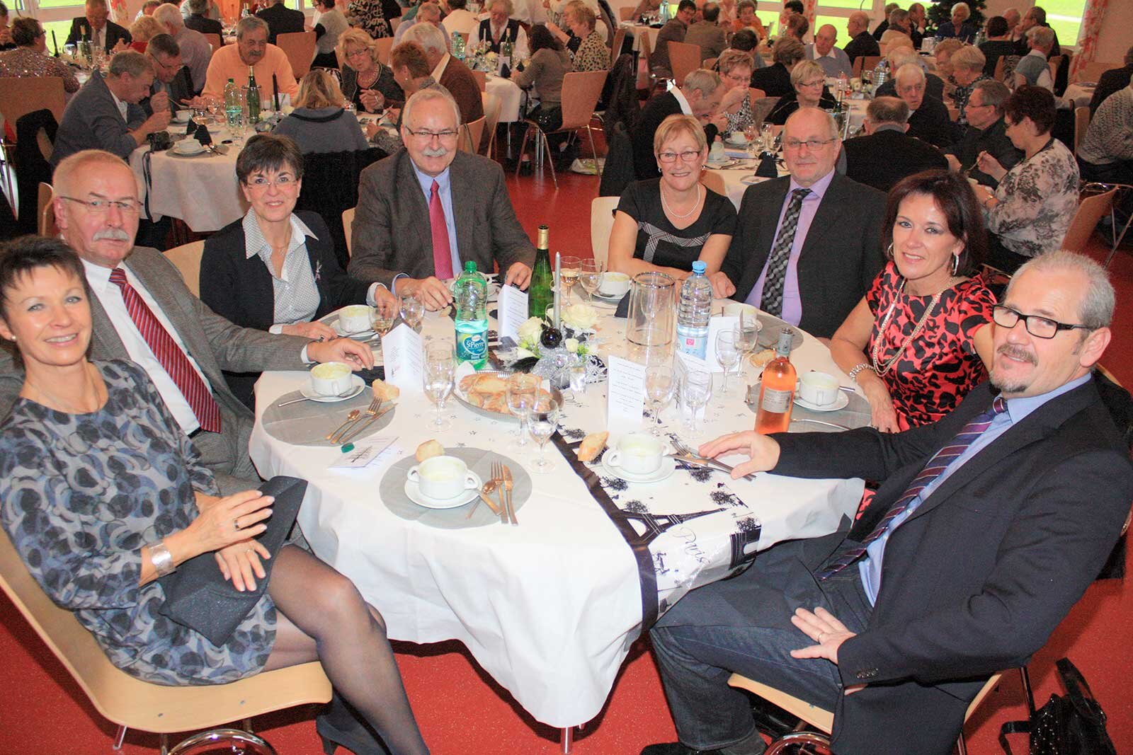 1139182229repas_anciens_12