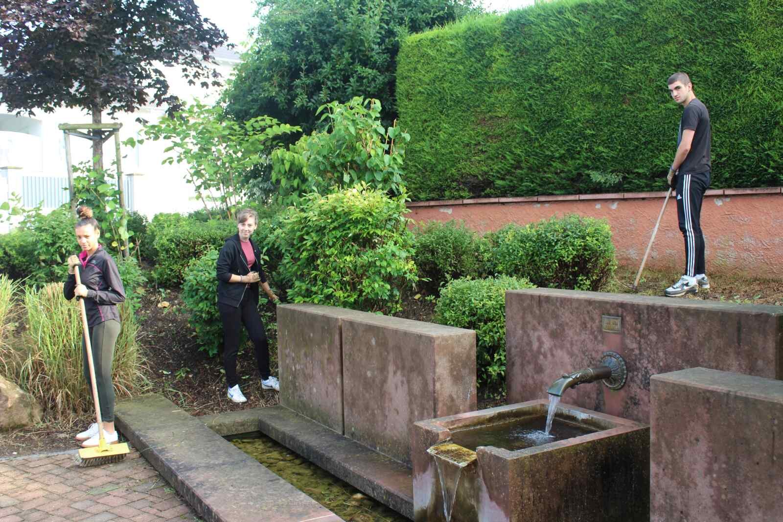 1249377097IMG_9871