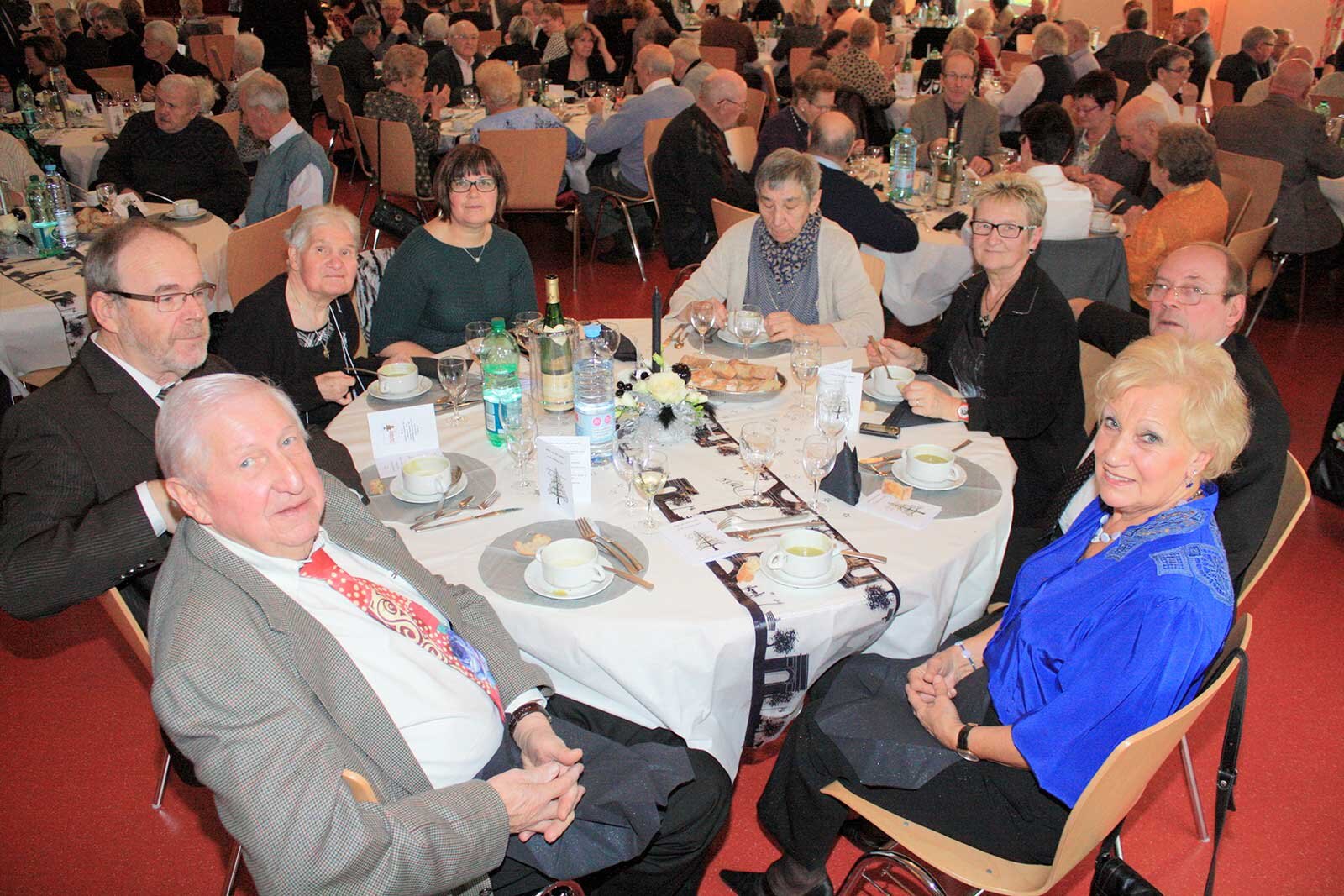 1276675669repas_anciens_2