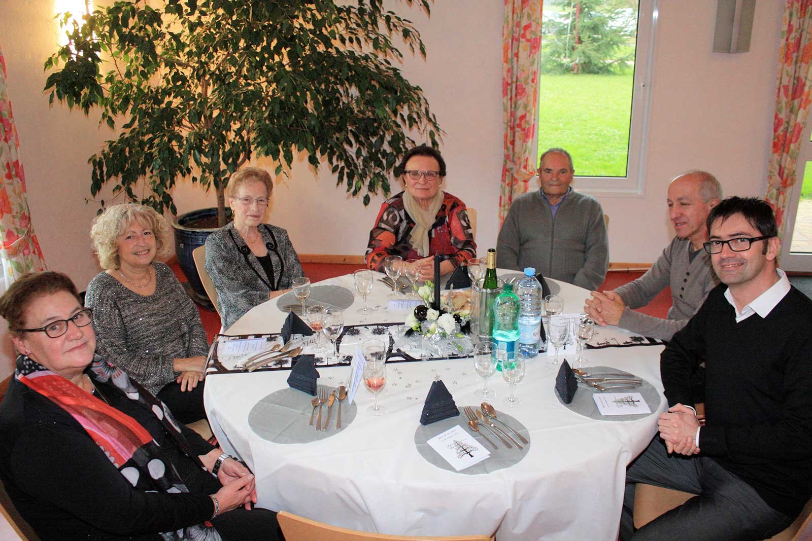 1442748928repas_anciens_8