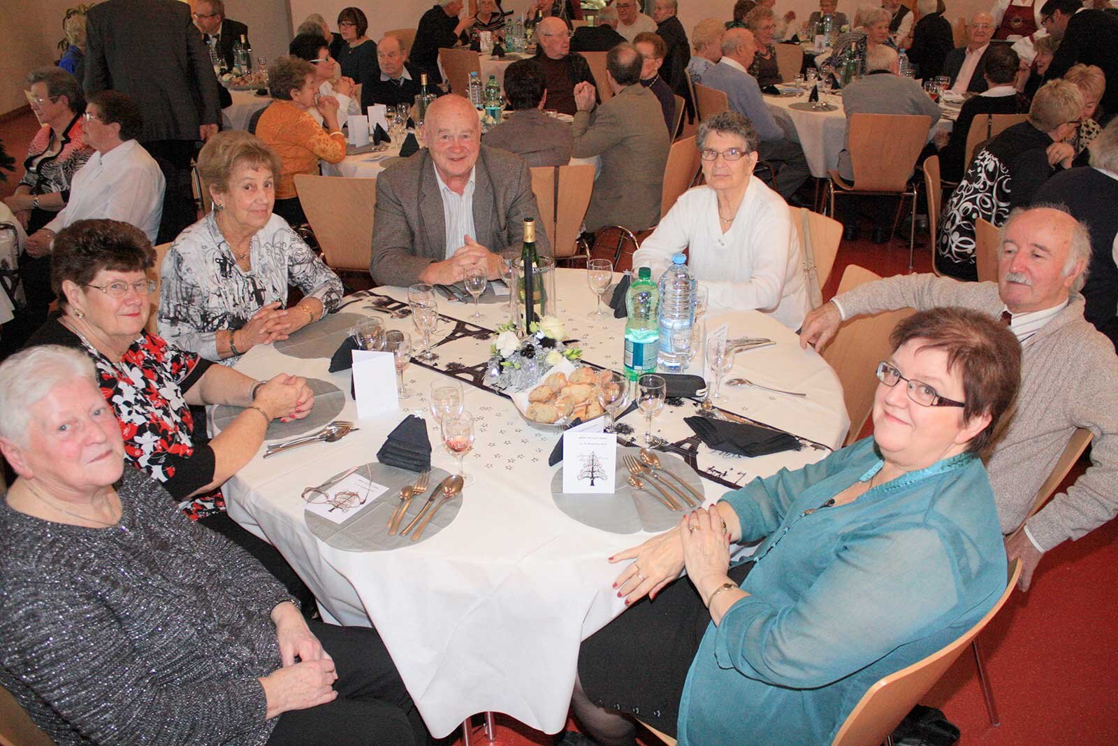 2073650175repas_anciens_9