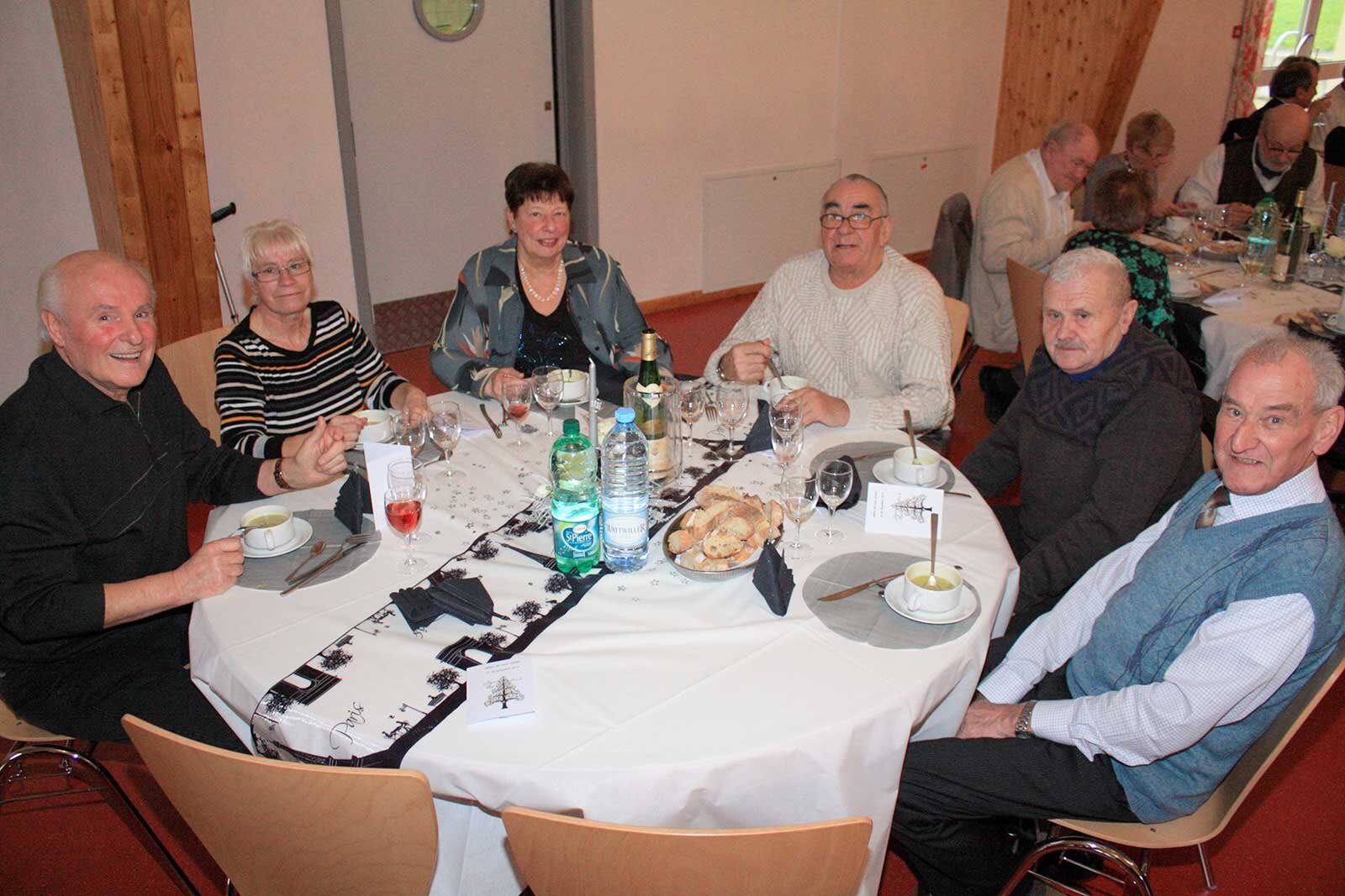 546703897repas_anciens_6