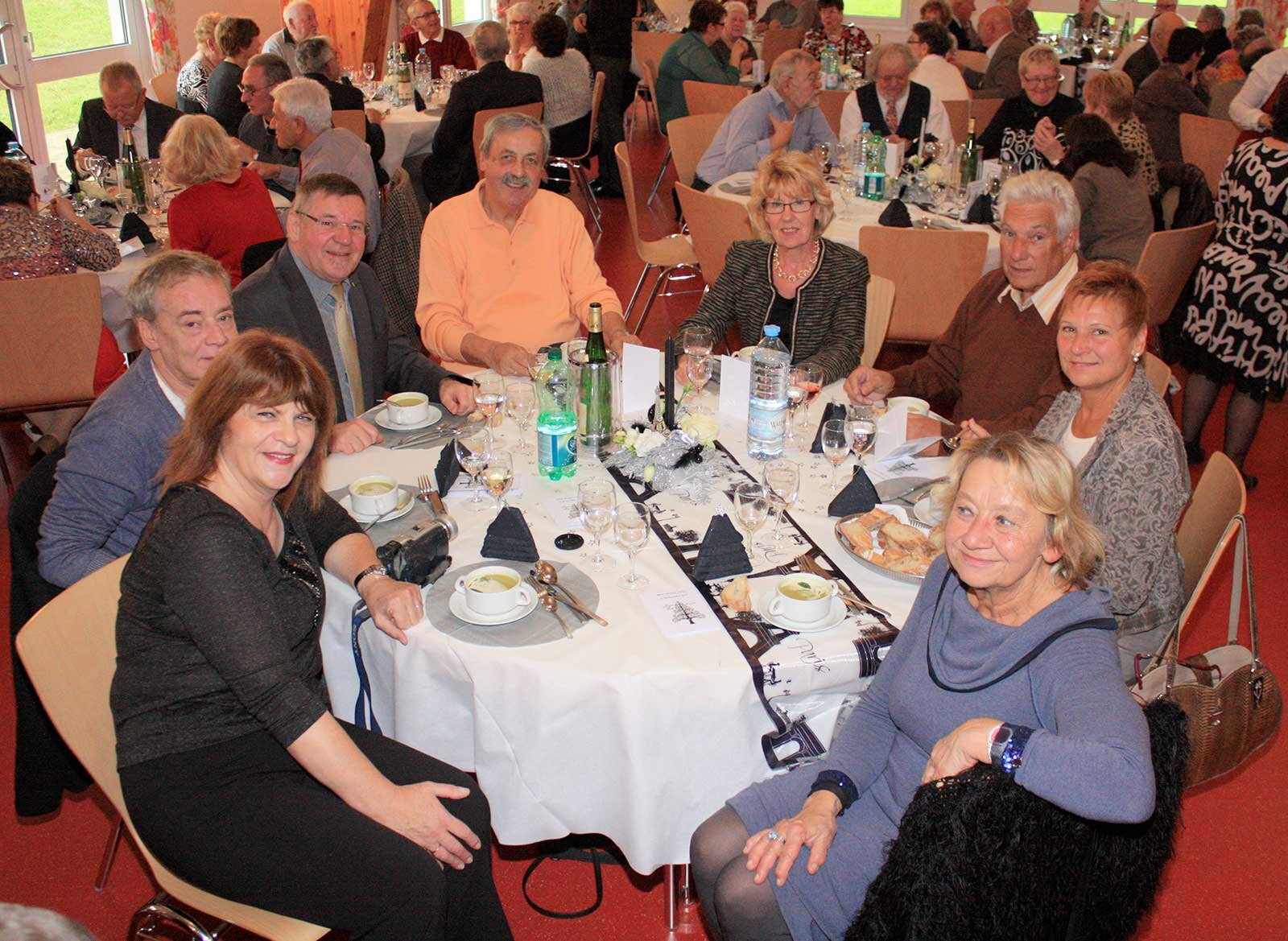 831143621repas_anciens_11